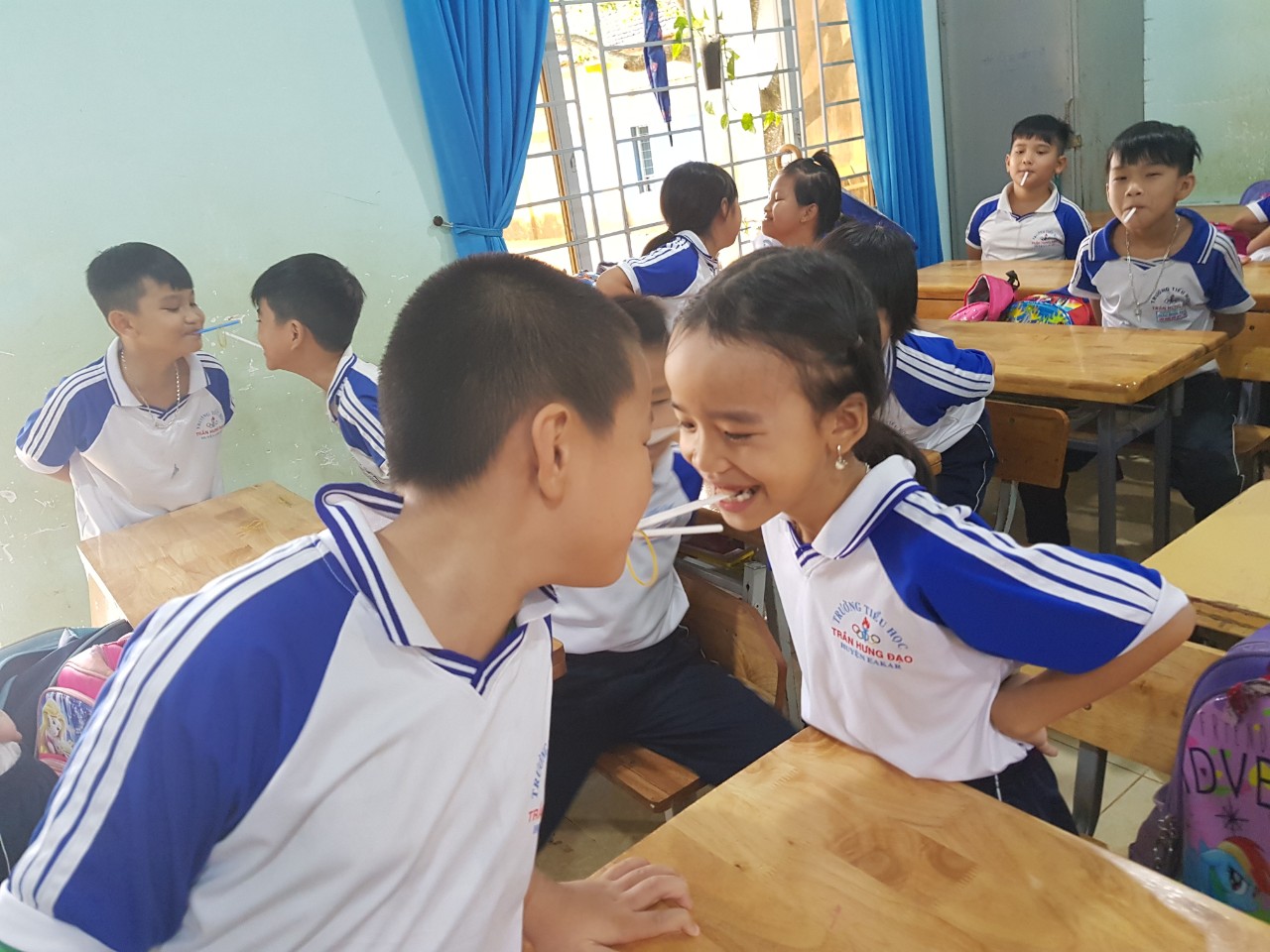 HOẠT ĐỘNG NHÓM