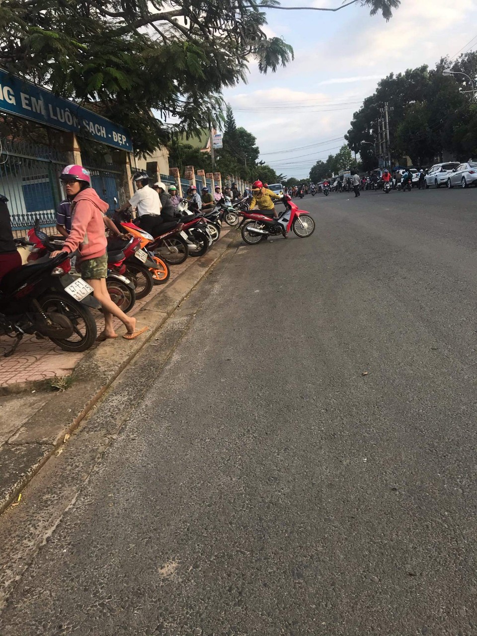 Hình ảnh tuyên truyền ATGT.