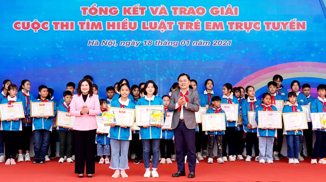 Trao giải cuộc thi “Tìm hiểu Luật trẻ em”