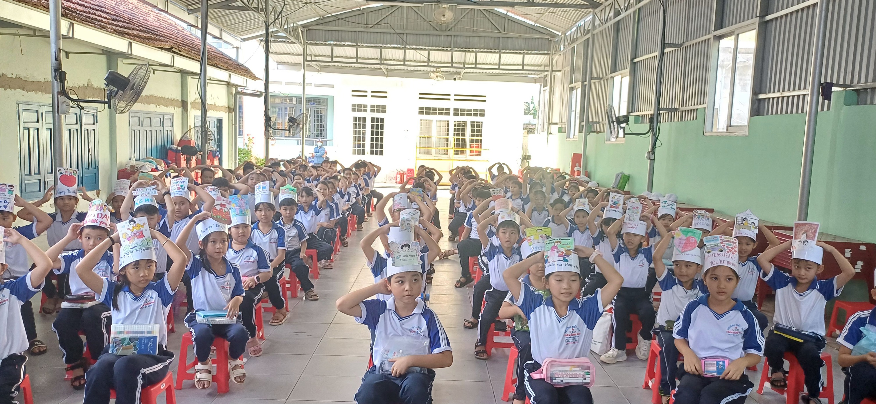 SINH HOẠT CÂU LẠC BỘ TIẾNG ANH
